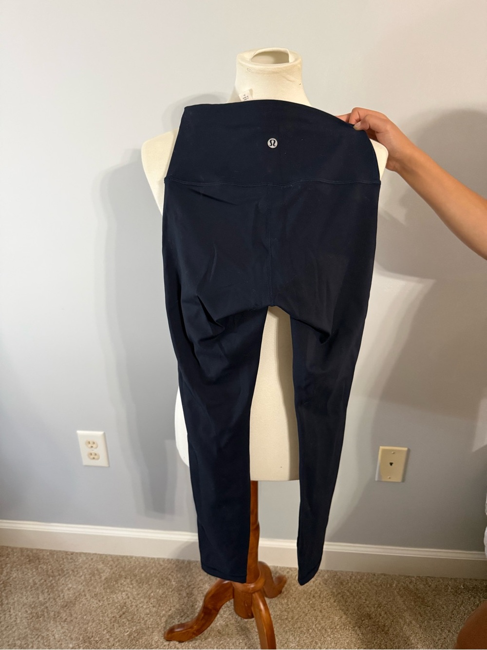 lululemon navy blue leggings with interior tag (size 4)